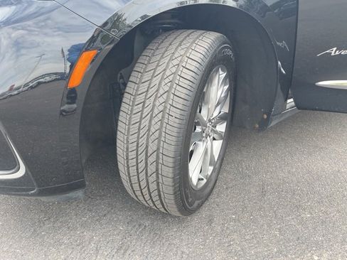 Used 2023 Buick Enclave Avenir image 27