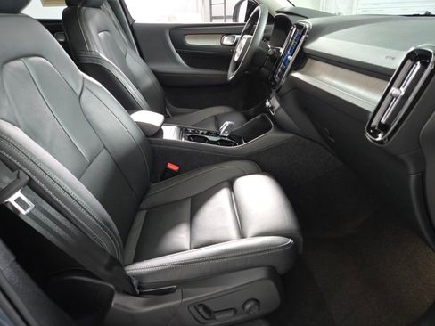 Used 2023 Volvo XC40 B5 Ultimate w/ Climate Package image 18