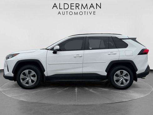 Used 2019 Toyota RAV4 LE image 2