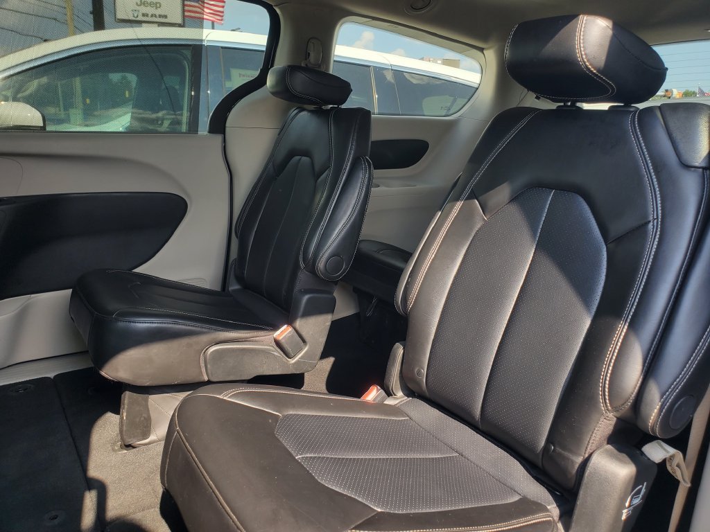 Used 2024 Chrysler Pacifica Touring-L FWD image 26