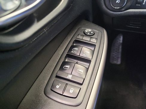 Used 2019 Jeep Cherokee Limited FWD image 27