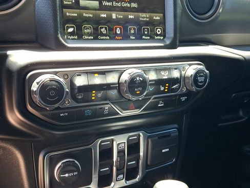Used 2023 Jeep Wrangler Unlimited w/ Cold Weather Group AWD/4WD image 23