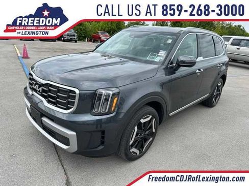Used 2023 Kia Telluride S AWD/4WD image 1