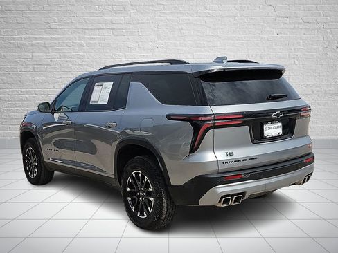 Used 2025 Chevrolet Traverse Z71 AWD/4WD image 3