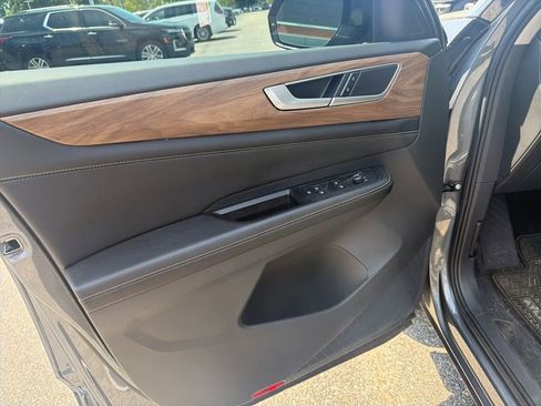 Used 2024 Volkswagen Atlas SE FWD image 13