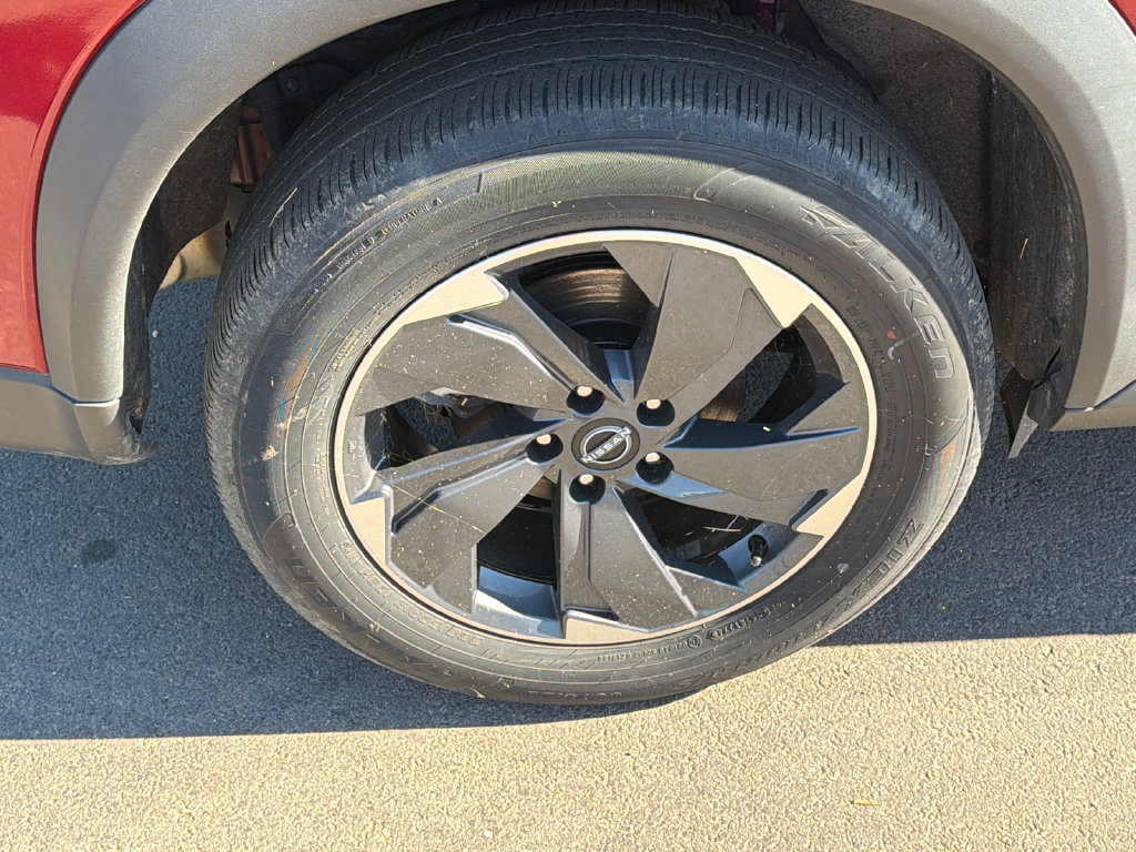 Used 2025 Nissan Rogue SV FWD image 17