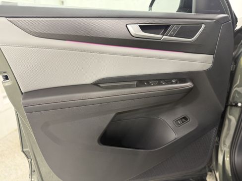 Used 2025 Volkswagen Atlas Peak Edition SE image 13