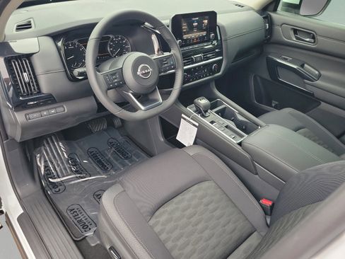 New 2025 Nissan Pathfinder SV image 24