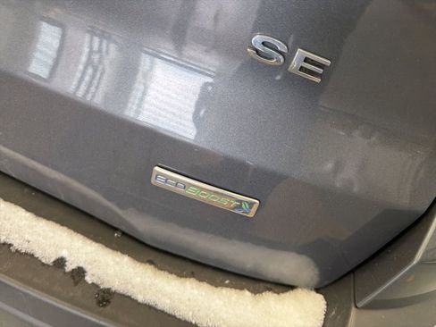 Used 2018 Ford EcoSport SE w/ SE Convenience Package image 7