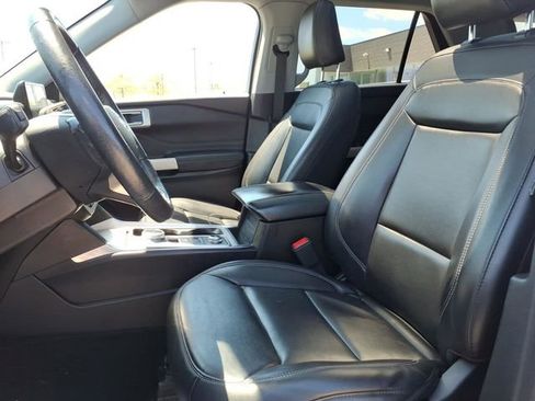 Used 2022 Ford Explorer XLT w/ Equipment Group 202A AWD/4WD image 12