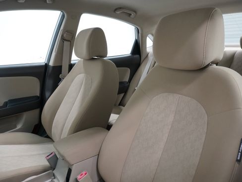 Used 2010 Hyundai Elantra GLS image 10