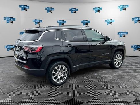 Used 2023 Jeep Compass Latitude AWD/4WD image 6
