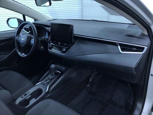 Used 2025 Toyota Corolla LE image 23