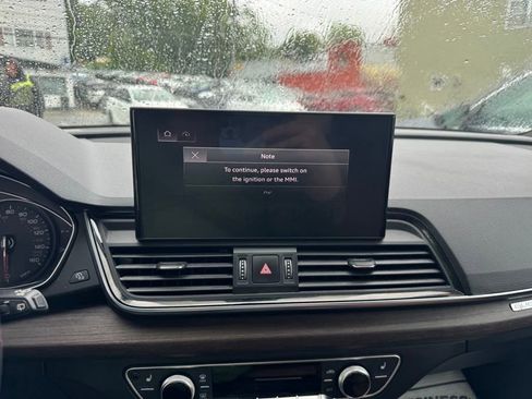 Used 2021 Audi Q5 2.0T Premium w/ Convenience Package image 17