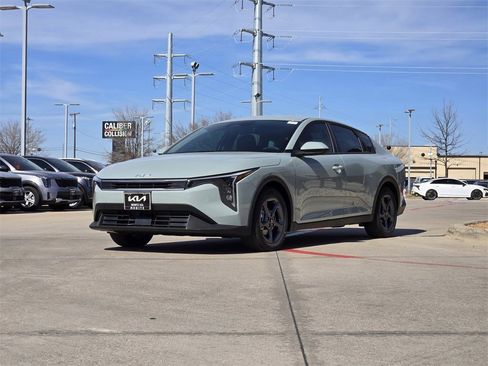 New 2026 Kia K4 LXS image 2
