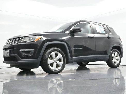 Used 2018 Jeep Compass Latitude FWD image 43