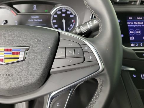 Certified 2025 Cadillac XT5 Luxury FWD image 22