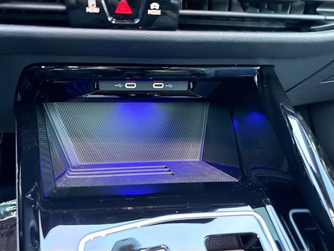 Used 2025 Volkswagen Golf R Black Edition image 32