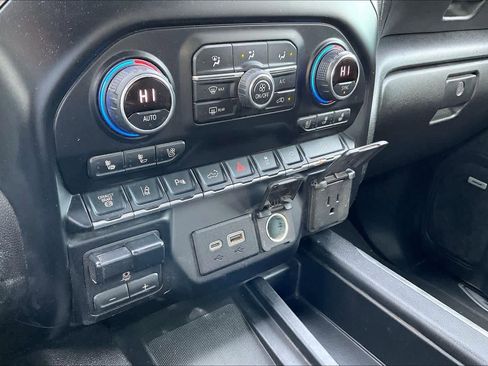 Used 2020 Chevrolet Silverado 2500 LTZ w/ LTZ Texas Edition image 32