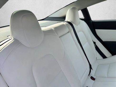 Used 2019 Tesla Model 3 Standard Range Plus image 17