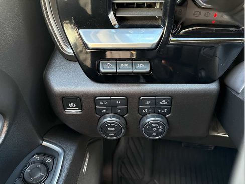 Used 2025 Chevrolet Silverado 1500 LTZ image 29
