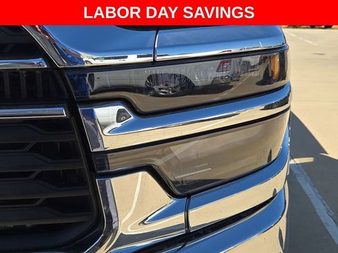 Used 2025 RAM 2500 Big Horn AWD/4WD image 24