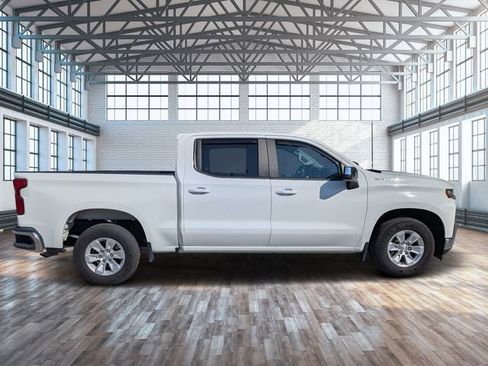 Used 2022 Chevrolet Silverado 1500 LT RWD image 3