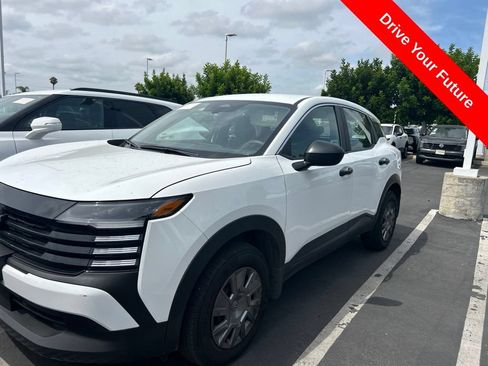 Used 2025 Nissan Kicks S AWD/4WD image 2