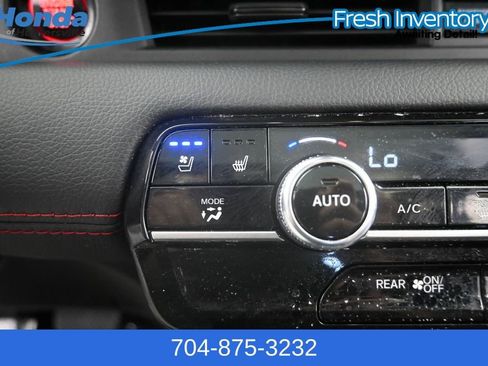 Used 2025 Honda Pilot Black Edition image 31