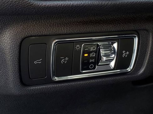 Certified 2023 Lincoln Corsair Standard w/ Equipment Group 101A image 11