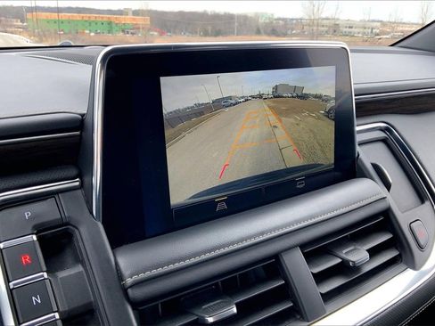 Used 2023 Chevrolet Suburban Premier image 15