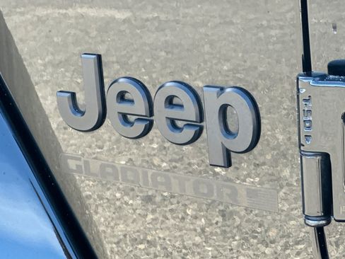 Used 2024 Jeep Gladiator Sport AWD/4WD image 31
