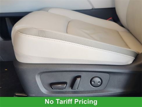 Used 2025 Nissan Pathfinder SL image 18