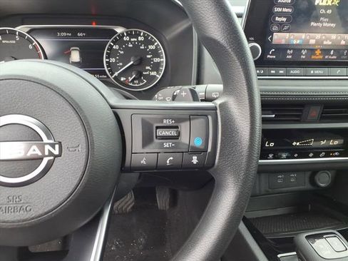 Used 2024 Nissan Rogue SV image 16