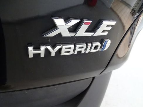 Used 2021 Toyota RAV4 XLE w/ Convenience Package AWD/4WD image 27