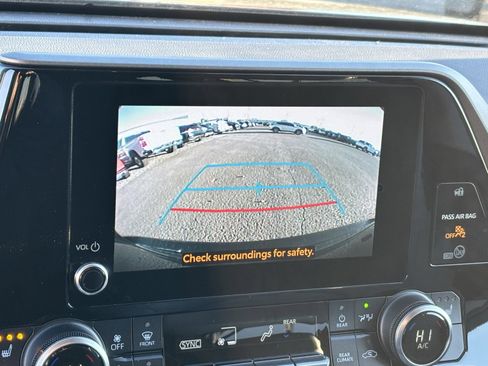 Used 2023 Toyota Highlander XLE image 10