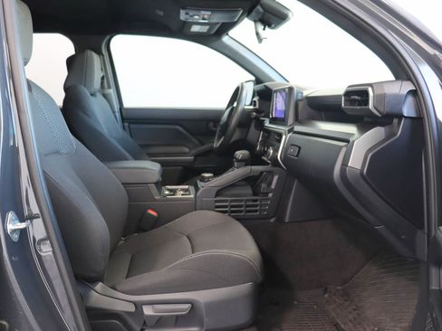 Used 2025 Toyota 4Runner SR5 AWD/4WD image 18