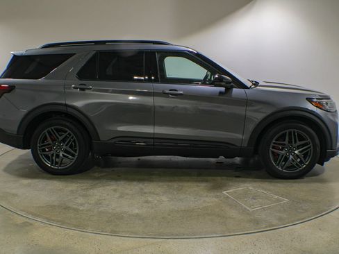 Used 2025 Ford Explorer ST AWD/4WD image 7