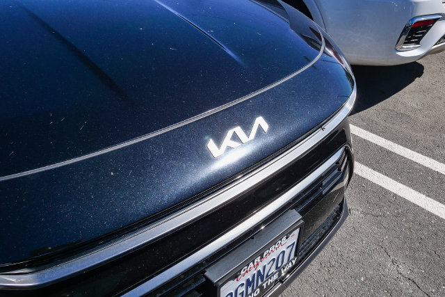 Certified 2023 Kia Niro EX Touring FWD image 4