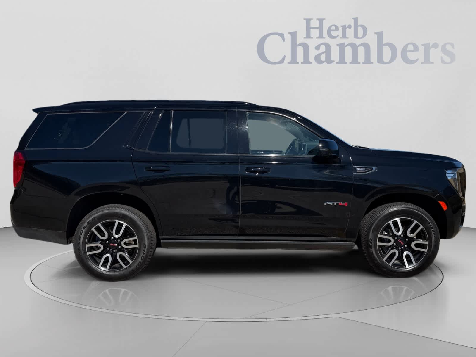 Used 2023 GMC Yukon AT4 w/ AT4 Premium Package AWD/4WD image 17