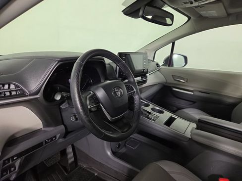 Used 2024 Toyota Sienna Limited AWD/4WD image 15