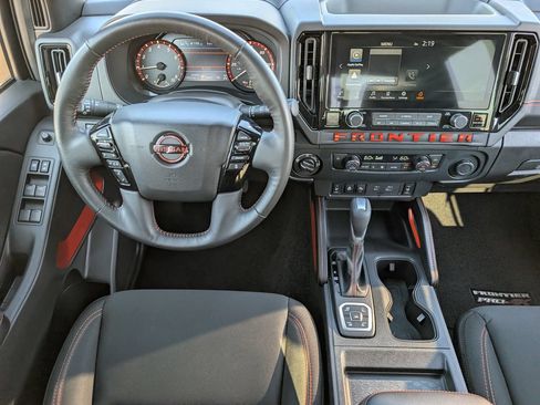 Used 2026 Nissan Frontier PRO-4X AWD/4WD image 10