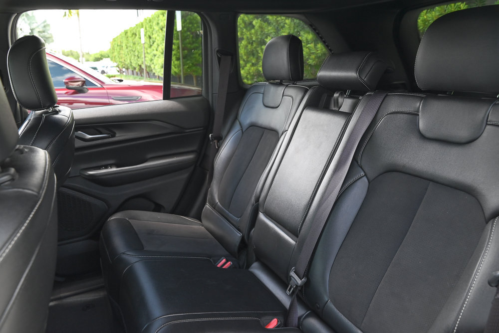Used 2023 Jeep Grand Cherokee Altitude RWD image 9
