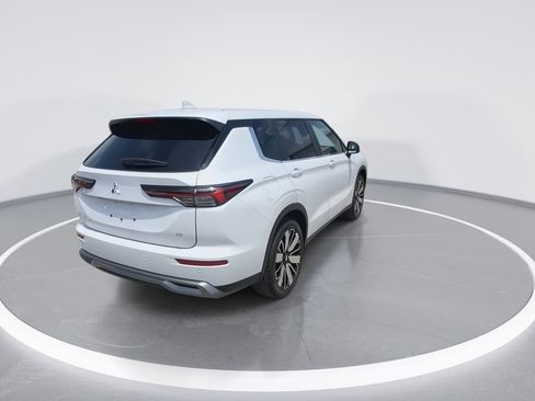 New 2025 Mitsubishi Outlander SE image 8