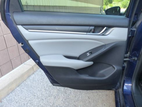 Used 2019 Honda Accord Hybrid image 25