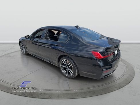 Used 2020 BMW 750i xDrive w/ M Sport Package image 5