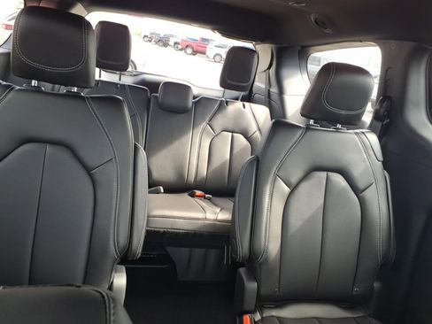 New 2026 Chrysler Pacifica Select image 21