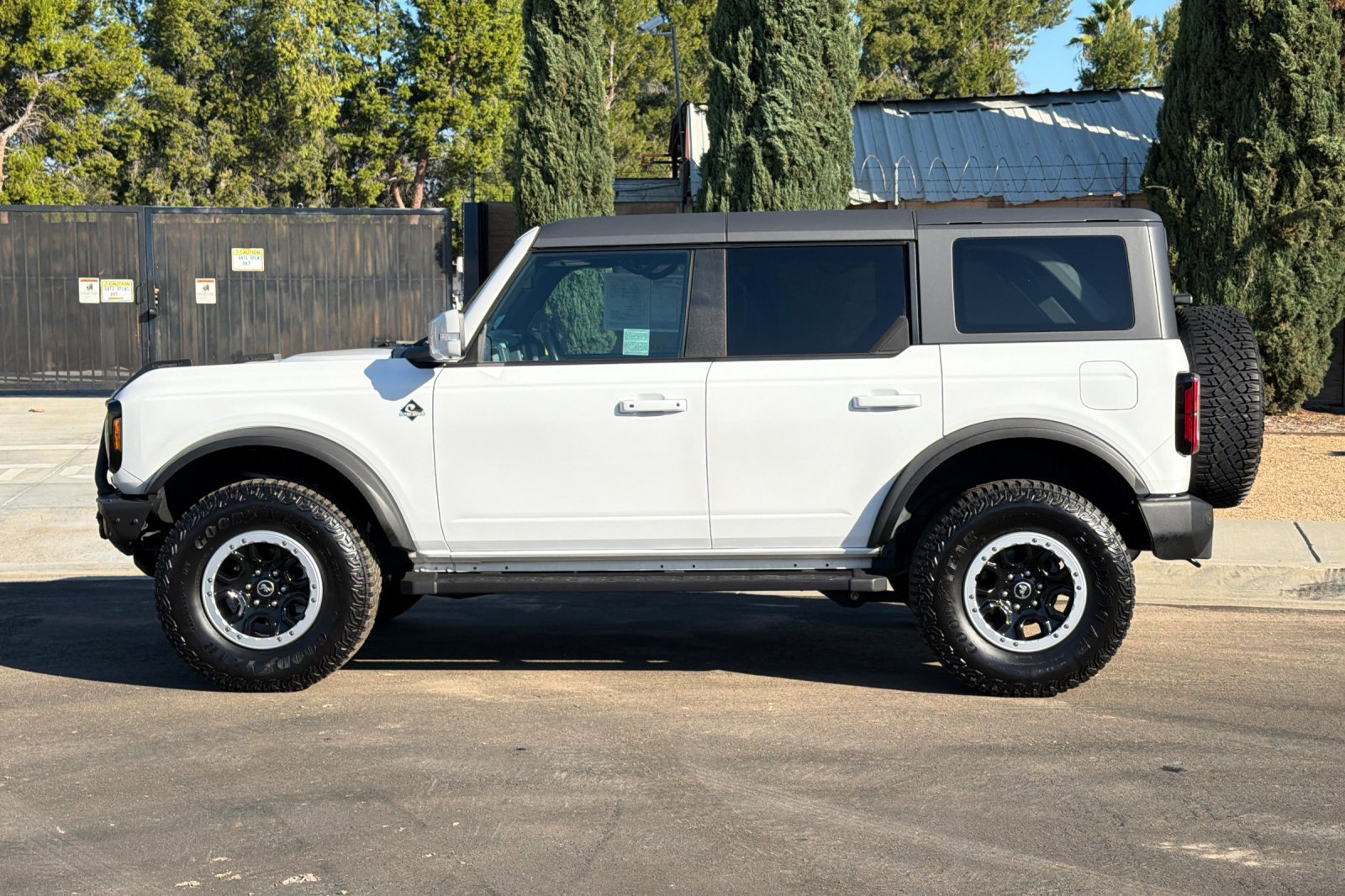 Used 2023 Ford Bronco Outer Banks w/ Sasquatch Package AWD/4WD image 7