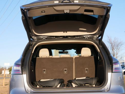 Used 2021 Lincoln Nautilus FWD w/ Equipment Group 101A image 12