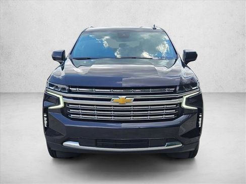 Used 2024 Chevrolet Suburban LT RWD image 2
